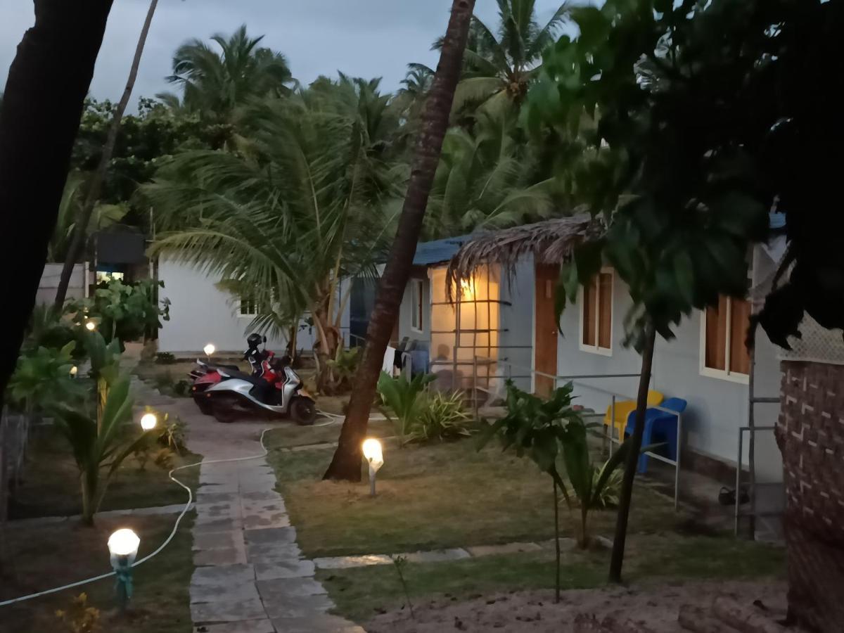 Shantaram Beach Huts Arambol Ngoại thất bức ảnh